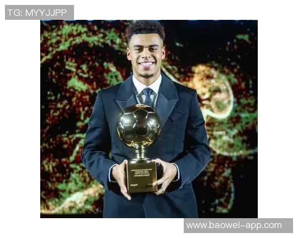 杜埃荣获2025年欧洲金童奖巴黎官方社媒发布祝贺海报